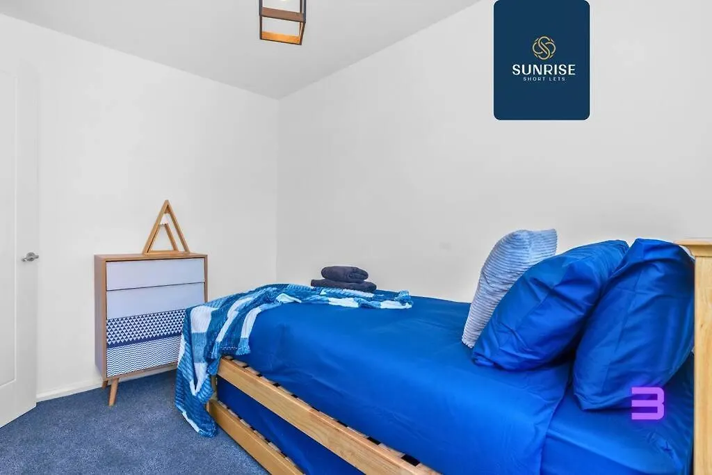 Springhill Townhouse, 3 Bedrooms, 2 Kings, 1 Single, Great Views, Newly Refurbished, Free Parking, Free Wifi, River View, Dock, Eden Views, Price Match Gaurantee By Sunrise Short Lets Dundee 0*,  United Kingdom