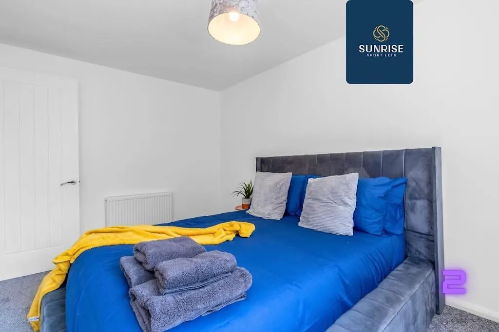 Springhill Townhouse, 3 Bedrooms, 2 Kings, 1 Single, Great Views, Newly Refurbished, Free Parking, Free Wifi, River View, Dock, Eden Views, Price Match Gaurantee By Sunrise Short Lets Dundee 0*,
