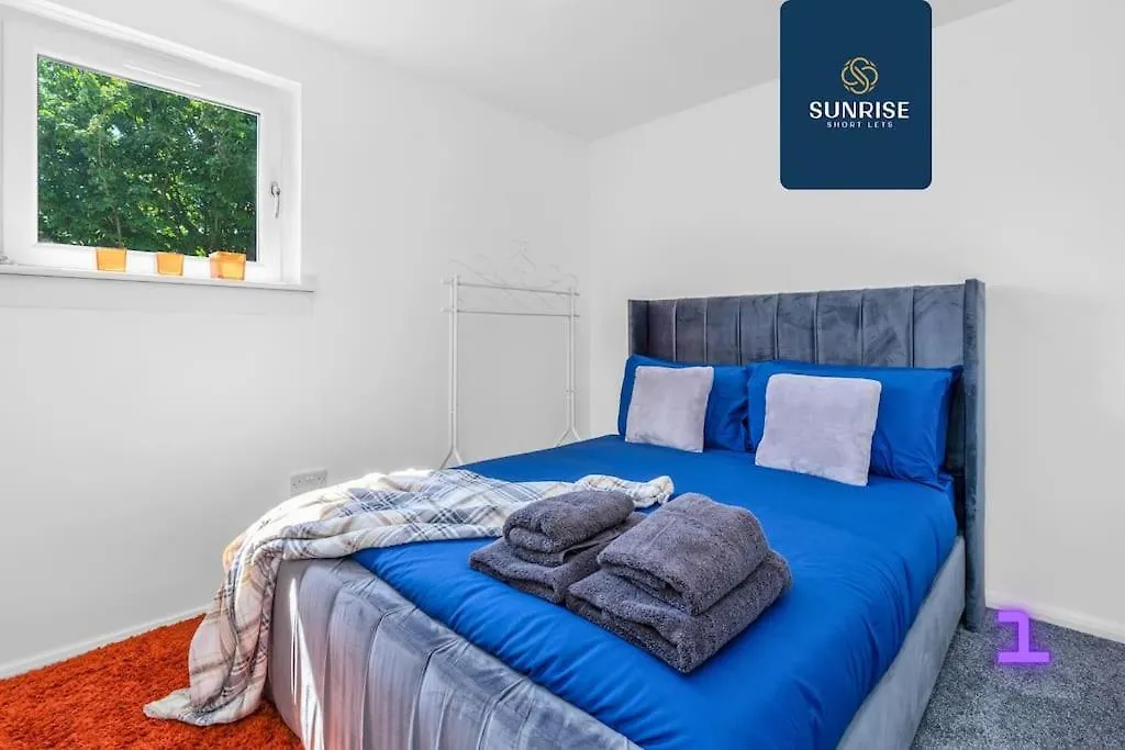 Springhill Townhouse, 3 Bedrooms, 2 Kings, 1 Single, Great Views, Newly Refurbished, Free Parking, Free Wifi, River View, Dock, Eden Views, Price Match Gaurantee By Sunrise Short Lets Dundee United Kingdom