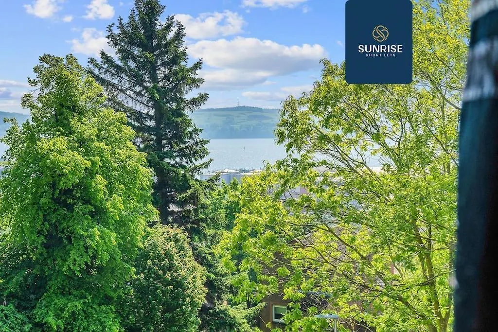 Springhill Townhouse, 3 Bedrooms, 2 Kings, 1 Single, Great Views, Newly Refurbished, Free Parking, Free Wifi, River View, Dock, Eden Views, Price Match Gaurantee By Sunrise Short Lets Dundee