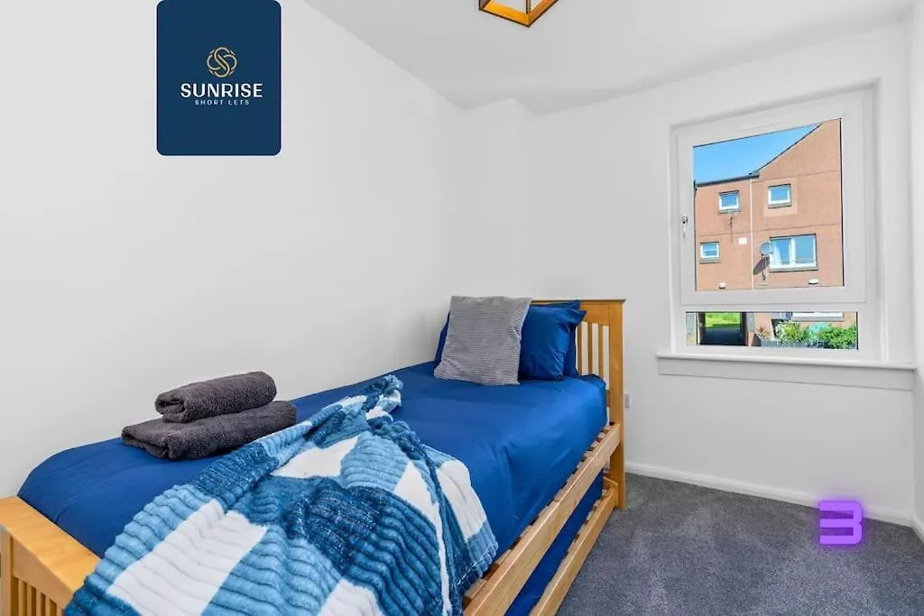 Springhill Townhouse, 3 Bedrooms, 2 Kings, 1 Single, Great Views, Newly Refurbished, Free Parking, Free Wifi, River View, Dock, Eden Views, Price Match Gaurantee By Sunrise Short Lets Dundee 0*,