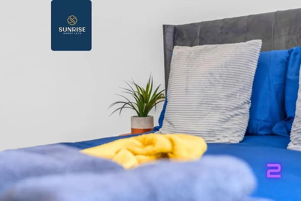 Springhill Townhouse, 3 Bedrooms, 2 Kings, 1 Single, Great Views, Newly Refurbished, Free Parking, Free Wifi, River View, Dock, Eden Views, Price Match Gaurantee By Sunrise Short Lets Dundee