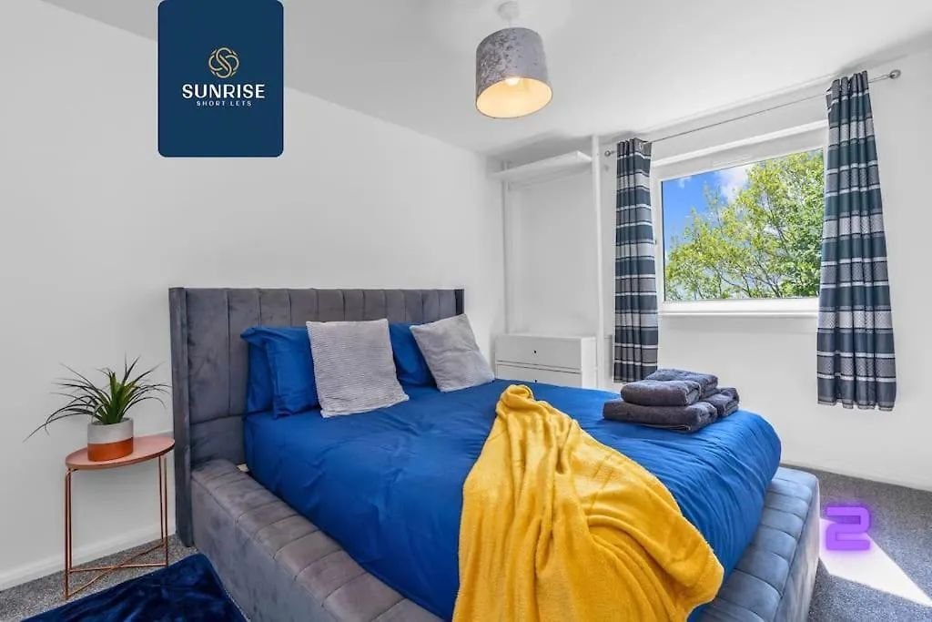 Springhill Townhouse, 3 Bedrooms, 2 Kings, 1 Single, Great Views, Newly Refurbished, Free Parking, Free Wifi, River View, Dock, Eden Views, Price Match Gaurantee By Sunrise Short Lets Dundee 0*,