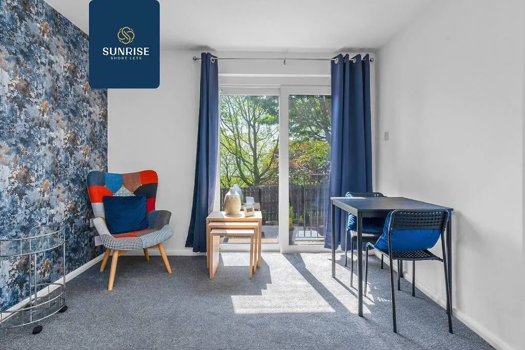 Springhill Townhouse, 3 Bedrooms, 2 Kings, 1 Single, Great Views, Newly Refurbished, Free Parking, Free Wifi, River View, Dock, Eden Views, Price Match Gaurantee By Sunrise Short Lets Dundee