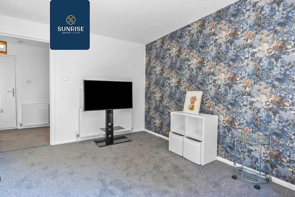 Springhill Townhouse, 3 Bedrooms, 2 Kings, 1 Single, Great Views, Newly Refurbished, Free Parking, Free Wifi, River View, Dock, Eden Views, Price Match Gaurantee By Sunrise Short Lets Dundee Holiday home